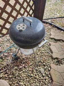 Weber Kettle Grill - Round Charcoal BBQ on Tripod Stand with Ash Catcher