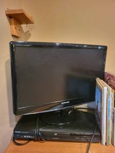 Samsung SyncMaster B2330HD HDTV Monitor & Toshiba SD-K620 DVD Player with Remote