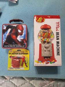 Spider-Man 2 Lunch Tin - Jelly Belly Bean Machine - Rubber Band Shooter Blaster Supreme