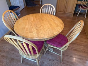 Oak Round Pedestal Dining Table Set with 4 Chairs 42in Good