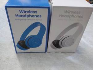 lot 4 image: Set of 2 Wireless Headphones...