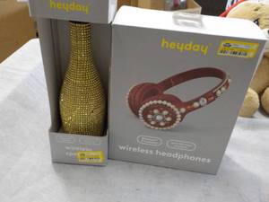 lot 24 image: Wireless Speaker and Headphone...