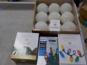 lot 28 image: Holiday Lights and More - see all p...