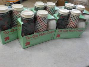 lot 32 image: Set of 5 To-Go Hot Cups - 8 Cups an...