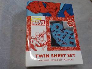 lot 45 image: Marvel Twin Sheet Set...