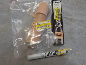 lot 49 image: Make Up...