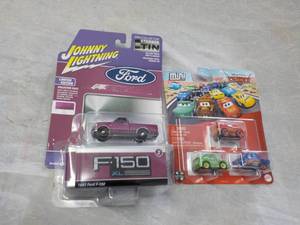 lot 52 image: Toys...