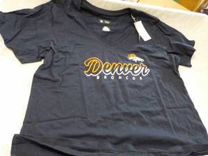 lot 59 image: Denver Broncos size 1X T-shirt...