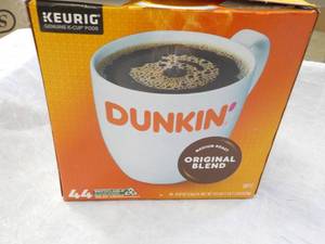 lot 100 image: Box of Dunkin Keurig Medium Roast C...