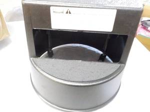 lot 103 image: Rubbermaid StepStool with Wheels 16...