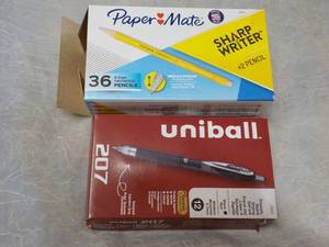 lot 114 image: Paper Mat and Uniball Pens...