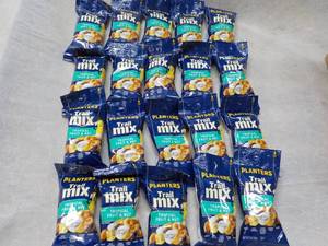 lot 133 image: 20 Planters 2 oz Bags Trail Mix be...
