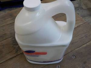 lot 155 image: Diversey Gallon Jug Speedtrack Clea...