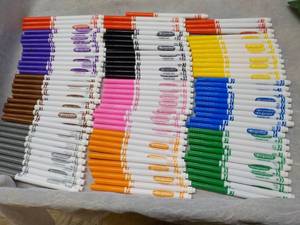 lot 159 image: Crayola 100 Markers 10 different Co...