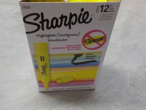lot 162 image: 12 Sharpie Highlighters...