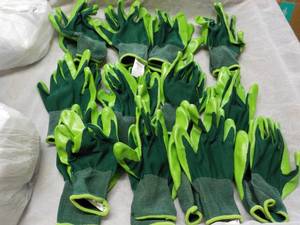 lot 230 image: 12 pair Multi Purpose Work Gloves...