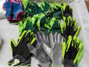 lot 233 image: 12 pair Multi Purpose Work Gloves...