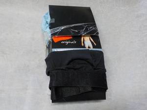 lot 242 image: Hanes 3 pack size M Boxers...