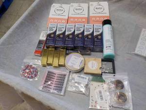 lot 251 image: Random Lot- see all pictures...