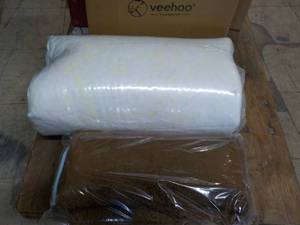 lot 261 image: Veehoo Dog Bed...