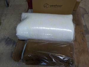 lot 262 image: Veehoo Dog Bed...