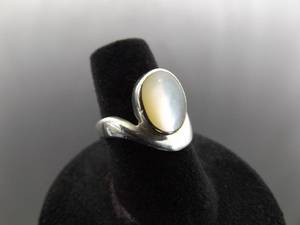 .925 Sterling Silver Inlayed Mother of Pearl Ring Size 6