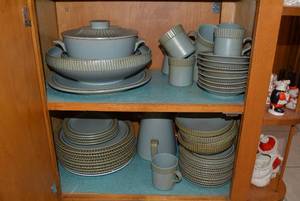 Stoneware dishes with extra pcs...