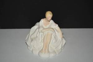 Royal Doulton porcelain lady, hairl...