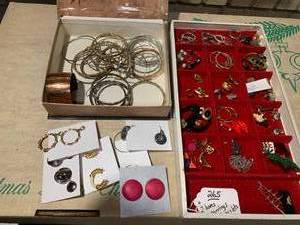 Jewelry - earrings and bracelets...