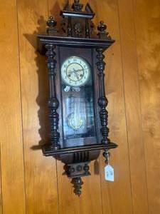 Wall clock, with key...