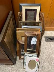 Various pictures and frames...