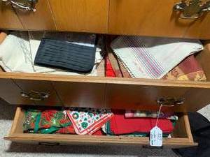 Linens, tablecloths, napkins, runne...