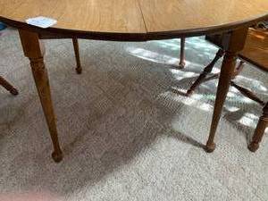 Table, 2 chairs, 2 leaves...