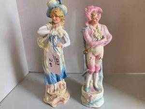 2 pcs - porcelain gentleman and lad...
