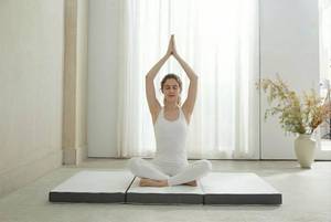 lot 18 image: Hueify Tri-Fold 3 Twin Size Foldable Mattress in a Box