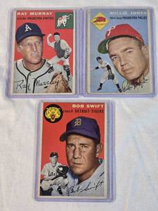 Lot of 3 Vintage 1954 Topps Baseball Cards Featuring Willie Jones, Ray Murray, and Bob Swift.