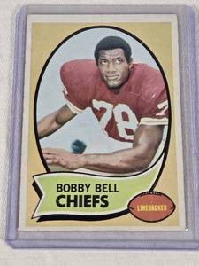 Hall of Famer Bobby Bell 1970 Topps #154 - Kansas City Chiefs Vintage Football Card