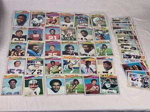Huge Lot of Vintage Football Cards Featuring Various Players from the 1970s Era Including Teams like Dolphins, Cardinals, and Browns.