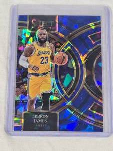 LeBron James 2023-24 Panini Select Prizm Blue Cracked Ice #135 - Los Angeles Lakers Basketball Card
