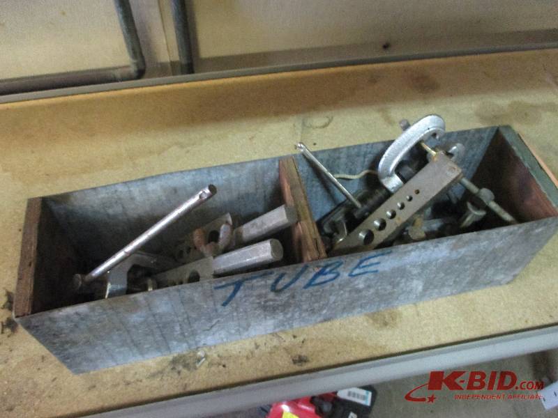 Tote of flaring toolstubing cutters