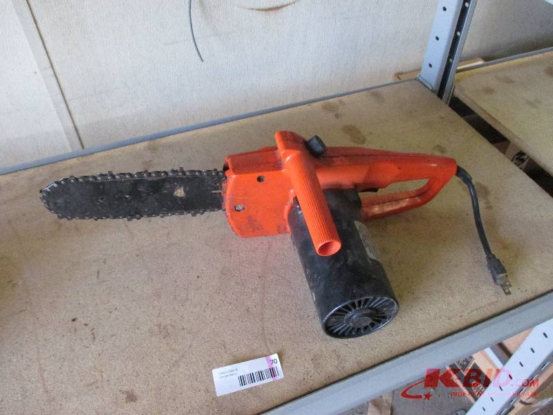 electric chainsaw