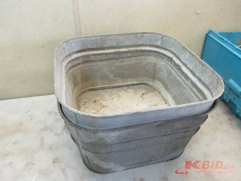2 wash tubs