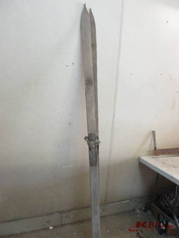 Antique skis