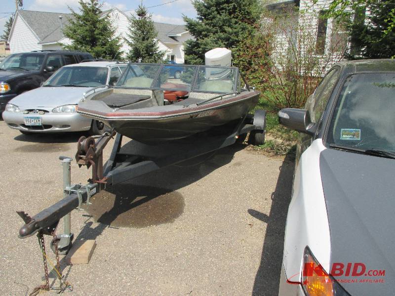 1984 Glasstream Speed Boat