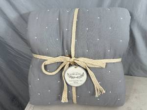 New Amari Luxury Cotton Blend Quilt - Queen Size