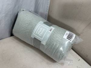 New Ulta Limited Edition Plush Throw Blanket