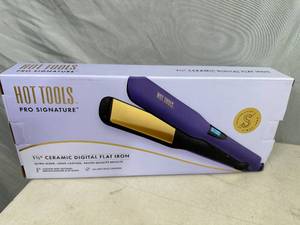 New Hot Tools Signature Ceramic Digital Flat Iron