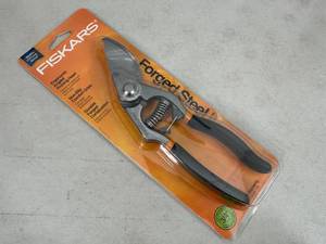New Fiskars Ergonomic Angled Pruner