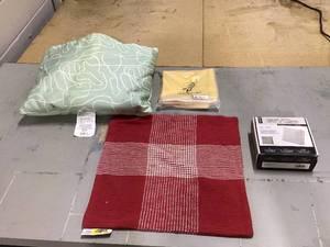 LOT OF 4 Outdoor Cusion Covers & Pillow