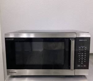 Toshiba 2.2 cu ft Countertop Microwave Oven in Stainless Steel Model WSI-EM22AST
